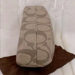 Coach CC Brown Sunglasses / Eyeglass Hard Case with original cloth Coach | Accessories | Coach Cc Brown Sunglasses Eyeglass  main image 2